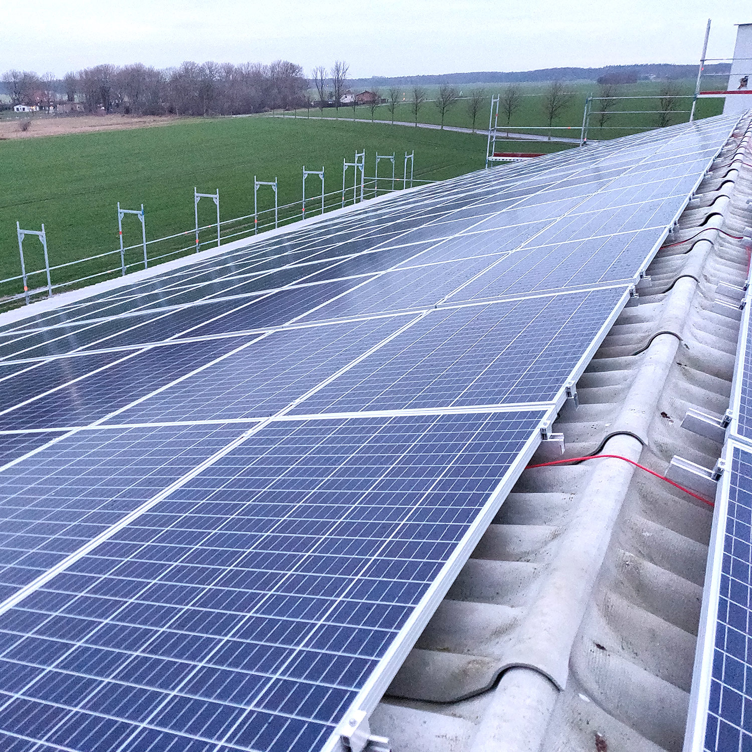 Photovoltaik-Anlage auf Trapezblech Photovoltaik-Anlage auf Trapezblech