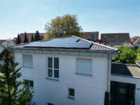 Eine maßgeschneiderte Photovoltaikanlage auf dem Walldach eines Privatkunden in Öllingen