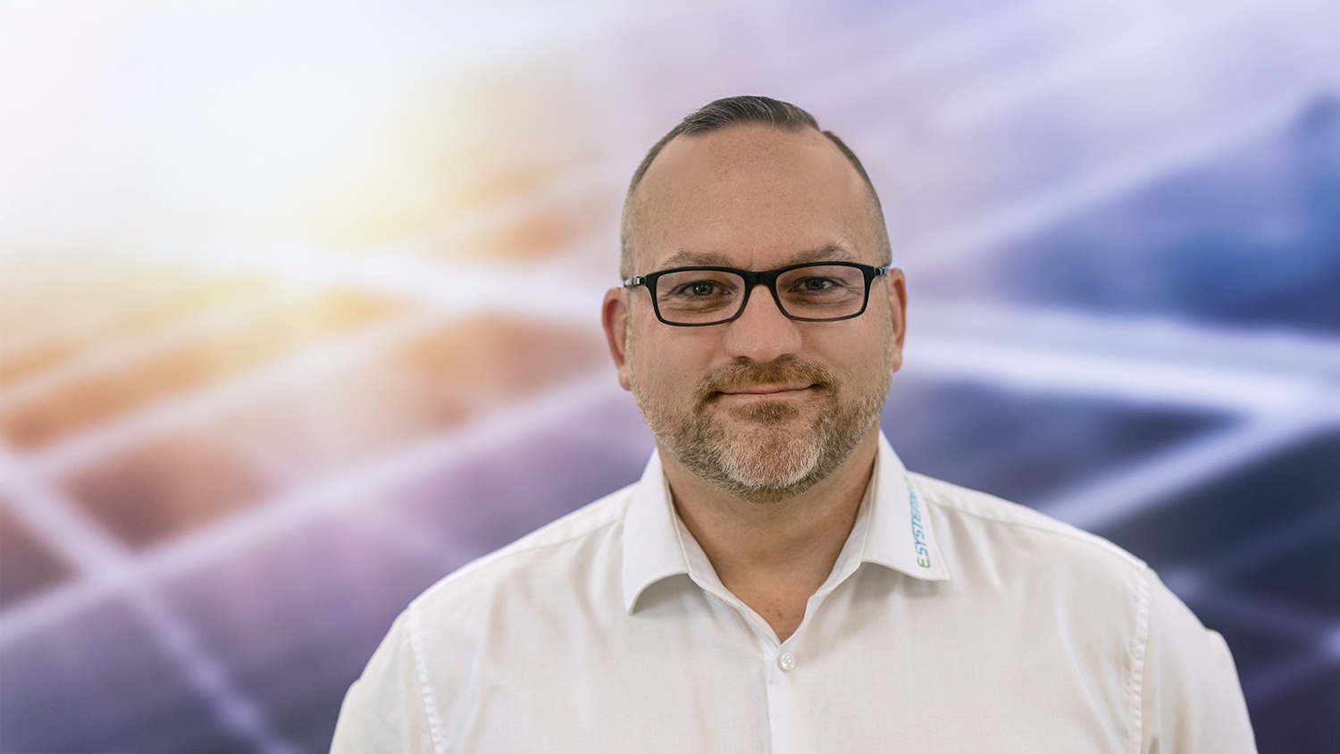 Herr Jochen Kohn ist Geschäftsführer bei e.systeme21 Herr Jochen Kohn ist Geschäftsführer bei e.systeme21
