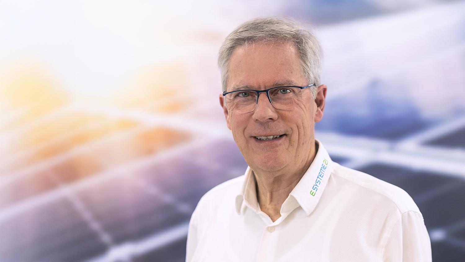 Herr Norbert Unterharnscheidt ist Geschäftsführer bei e.systeme21 Herr Norbert Unterharnscheidt ist Geschäftsführer bei e.systeme21